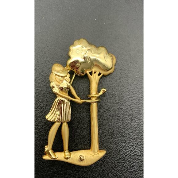 AJC Gold Toned Girl / Lady Golfer With Golf Club Wrapped Around A Tree Signed - Picture 1 of 5